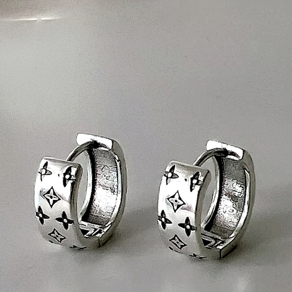 Silver Luxury Four Leaf Clover Earrings Hoop Huggie Minimalist - Picture 2 of 11